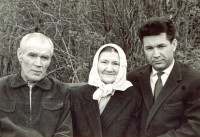 Анатолий Никитин с родителями